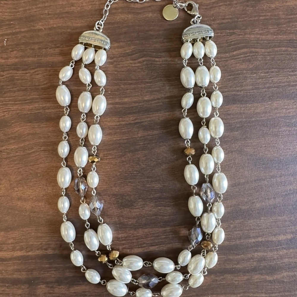 Elegant Pearl and Bead Necklace